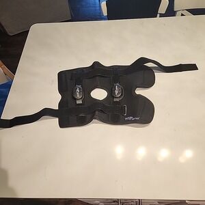 Donjoy with Drytex Knee Brace Medium Cooling Spacer Sleeve Fabric Black